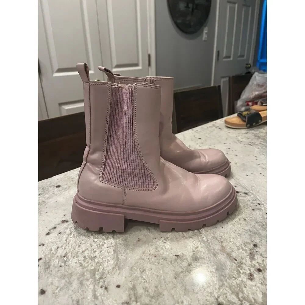 Zara Lavender Elastic Panel Faux Leather Lug Boits sz 37 or 6.5 (flaw)